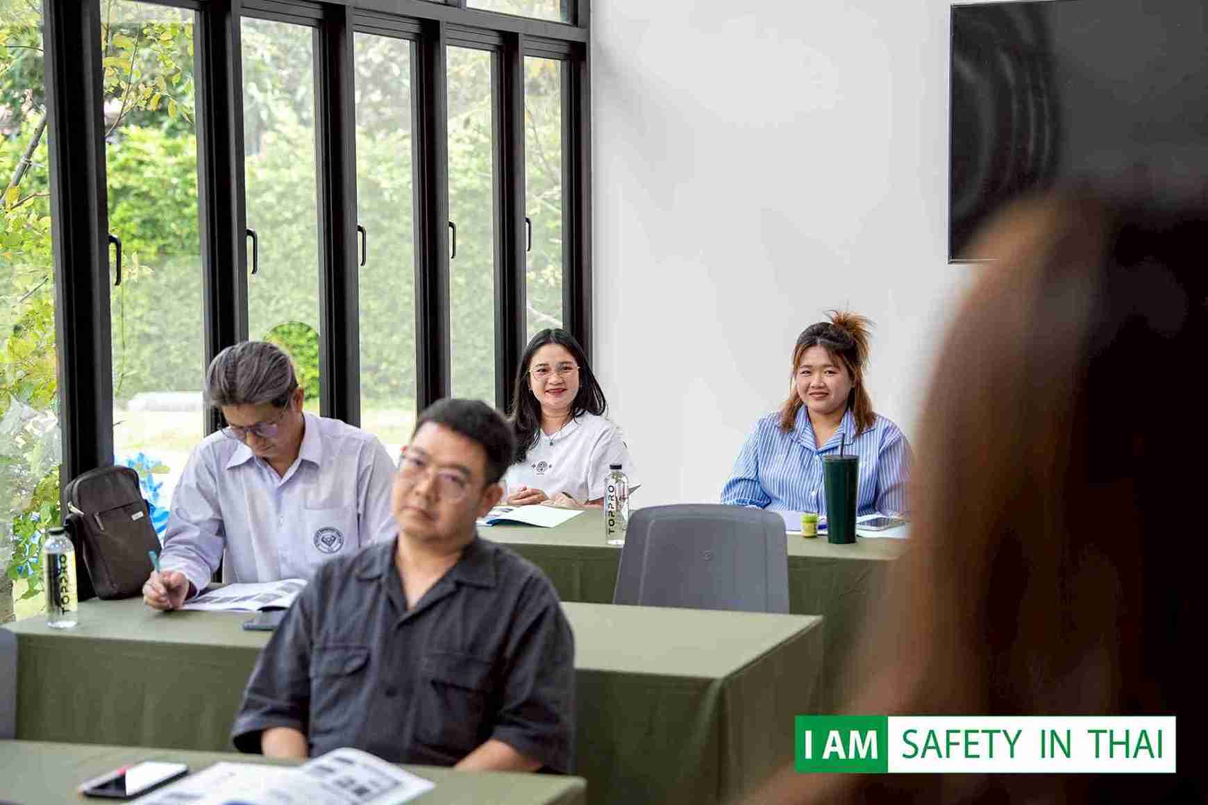 ผู้เข้าอบรมรับประกาศนียบัตรจากเซฟตี้อินไทย